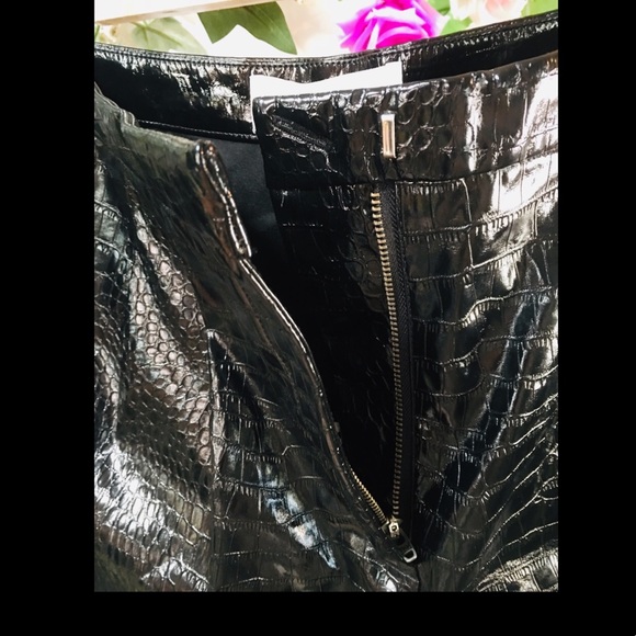 *Cameo The Label* High waisted croc look shorts 🖤 - Picture 8 of 9